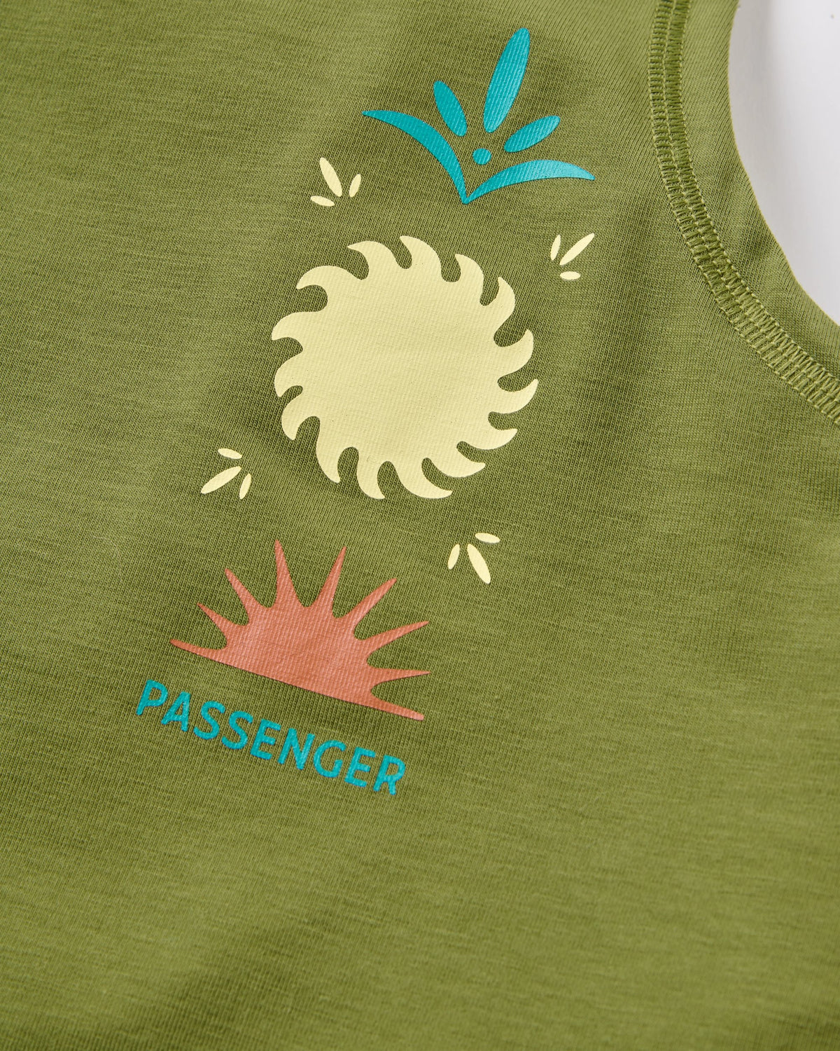 Zenith Active Vest - Clover - Flatlay