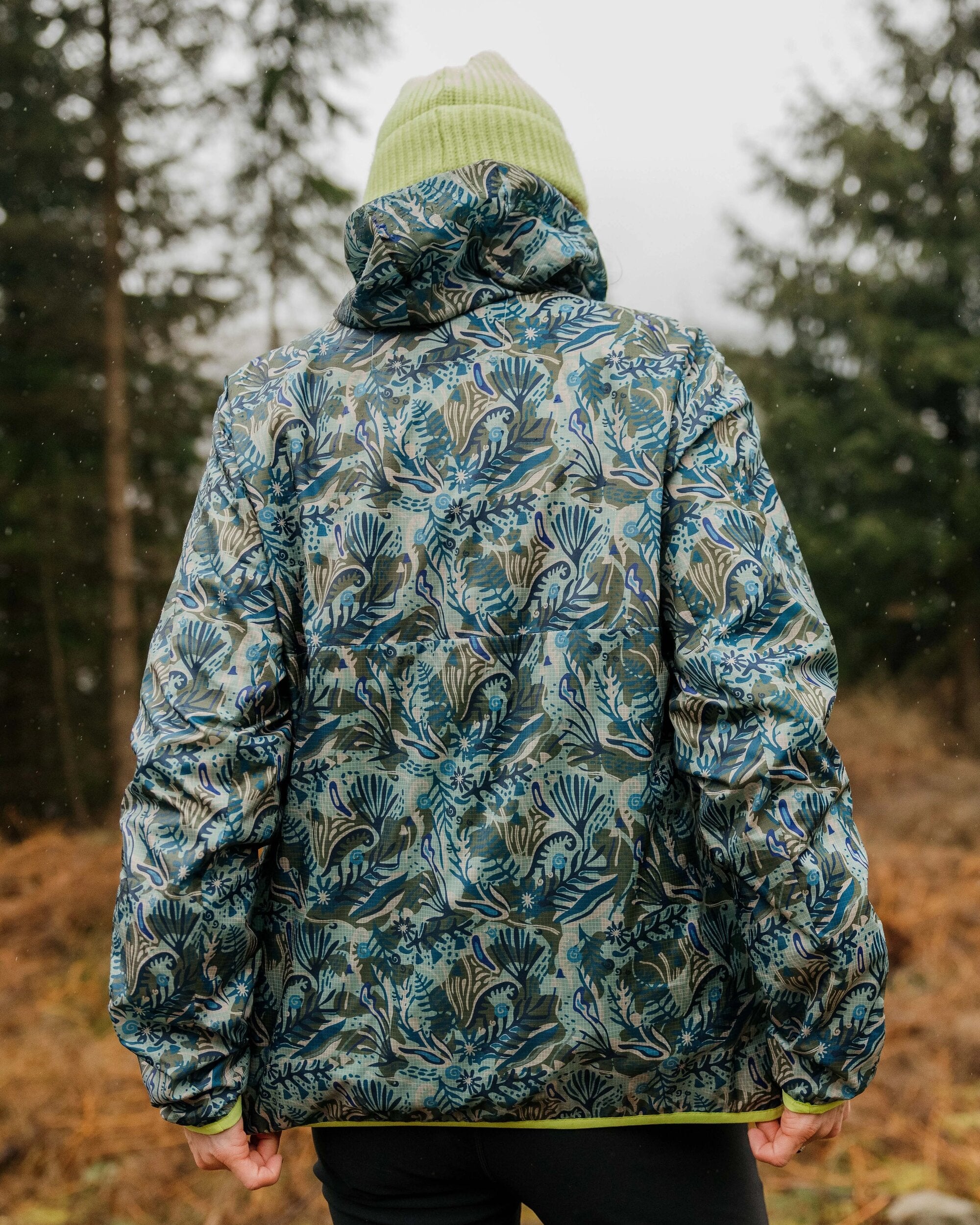 Viento Recycled Windshell Anorak - Abstract Seaweed Pistachio - Lifestyle