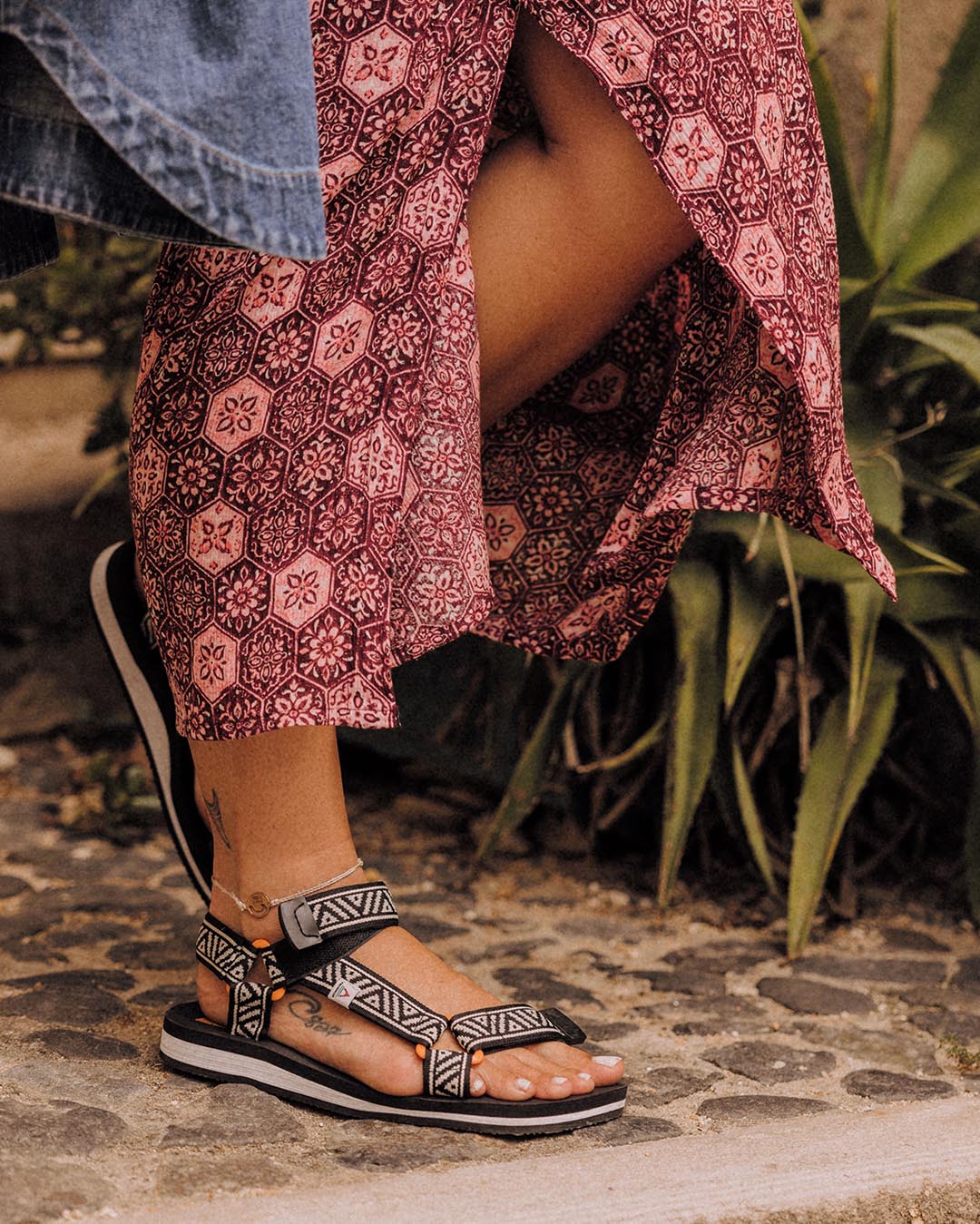 Venice Sandal - Black/ White Pattern