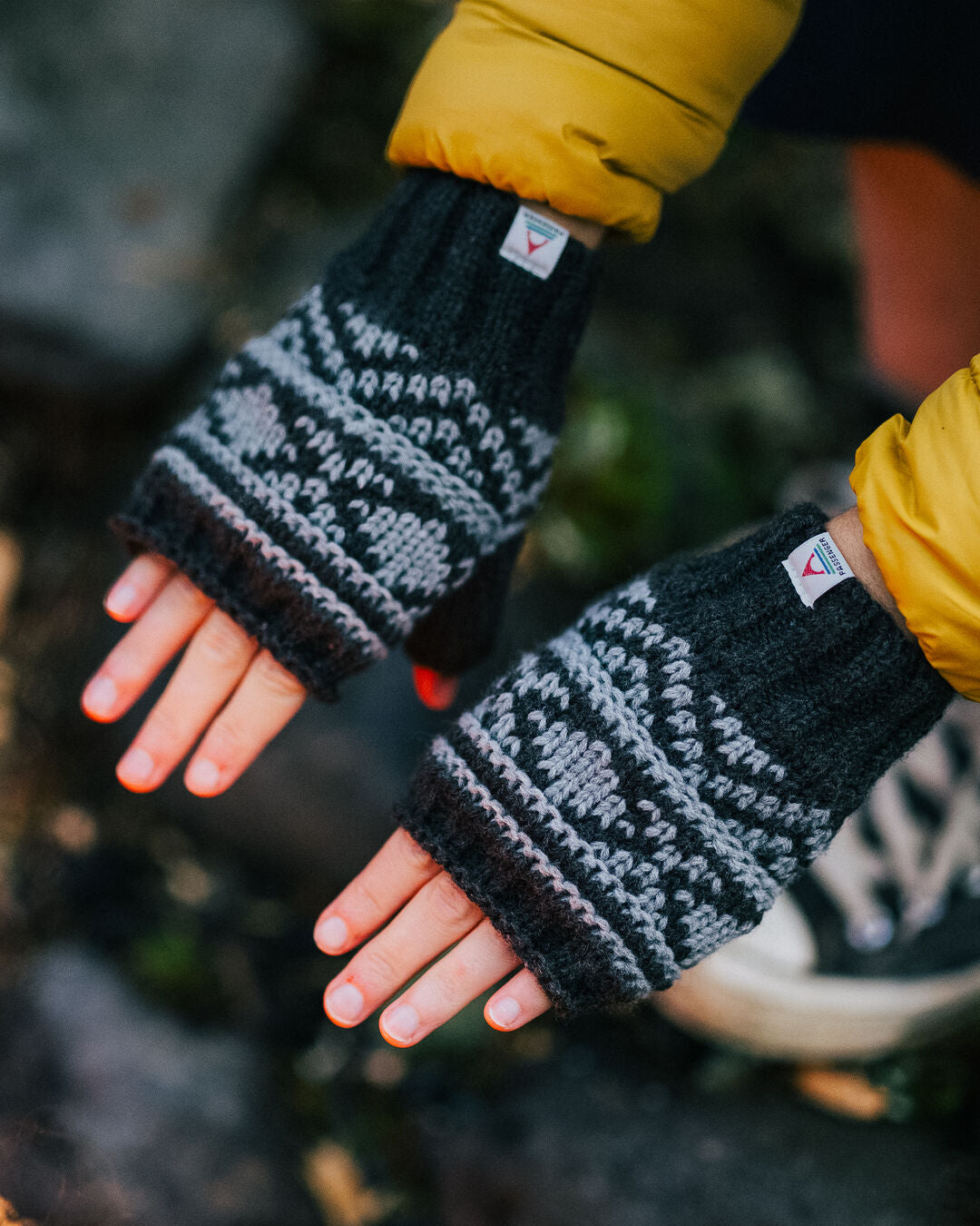 fingerlose handschuhe englisch Lily Gefütterte fingerlose Fleece-Handschuhe Schwarz – Passenger