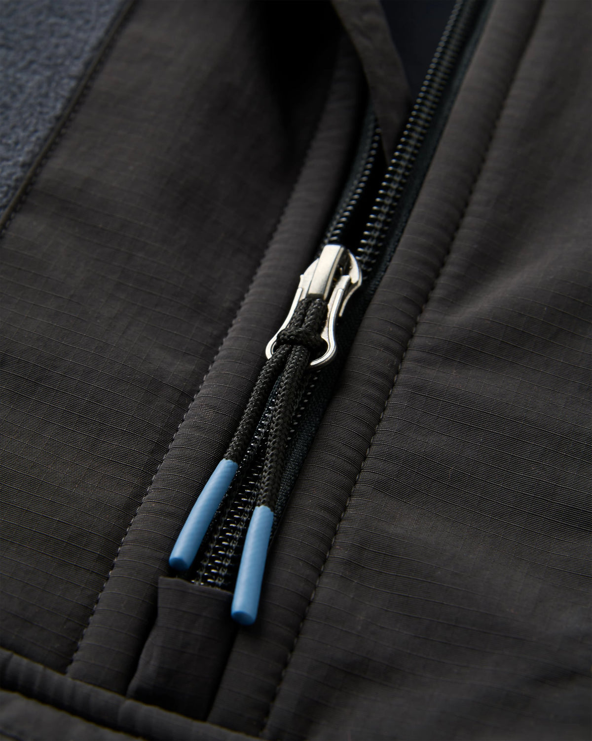 Woodland Hoodless 1/2 Zip Polartec® Fleece - Redwood/Charcoal - Flatlay