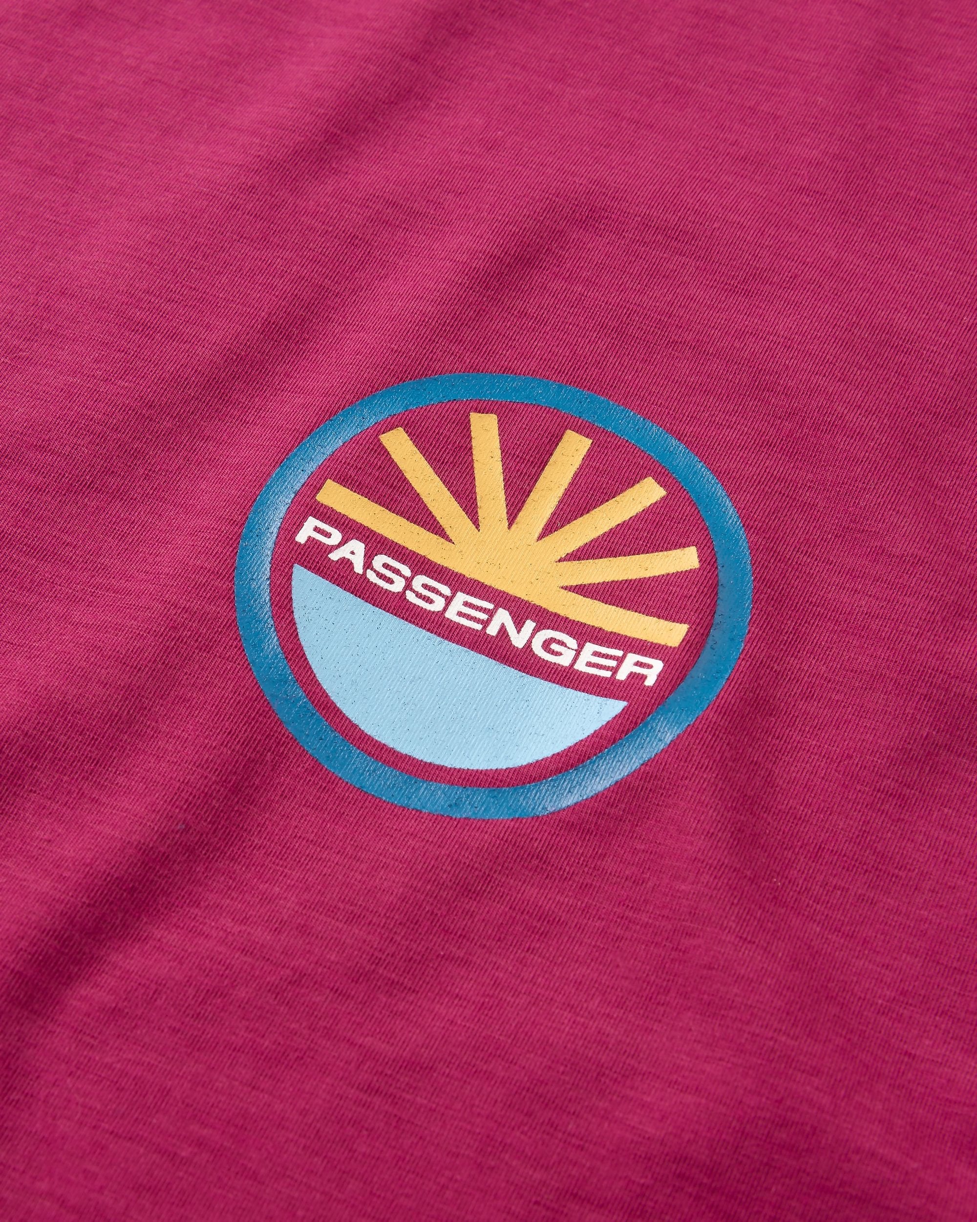 Chase The Light Active LS T-Shirt - Wild Berry - Flatlay