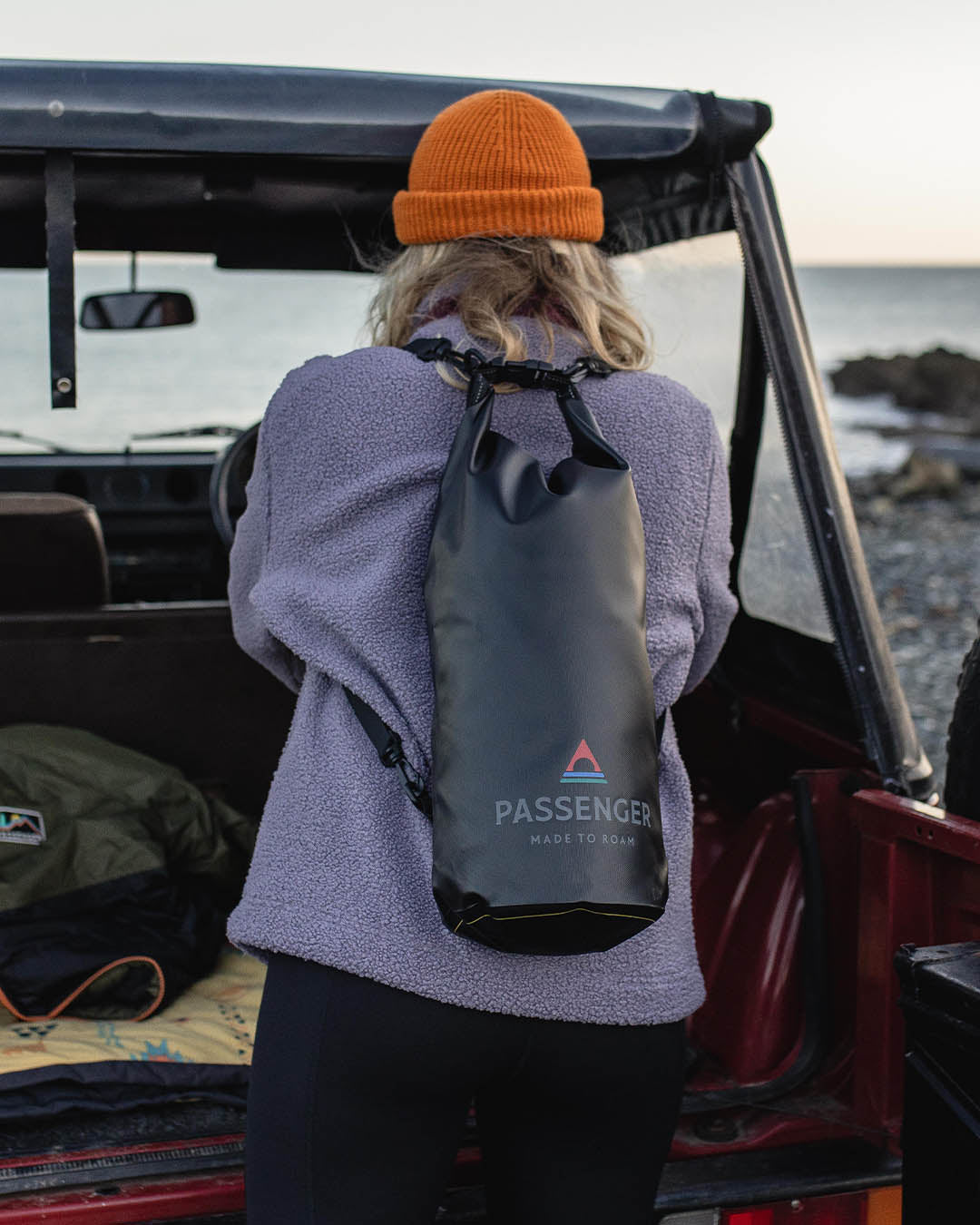 Tide 10L Recycled Dry Bag - Black - Lifestyle - Female