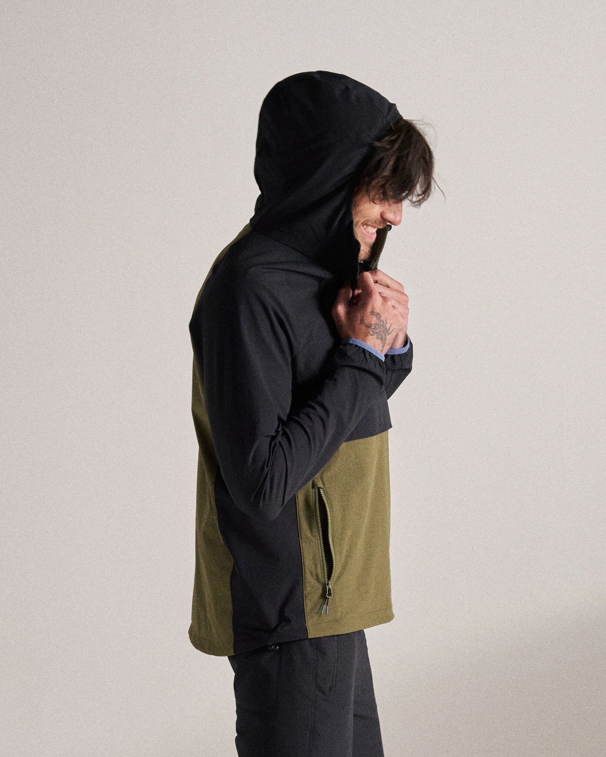 Roamer Light Recycled Softshell Jacket - Black/Khaki - Studio Model