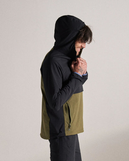 Roamer Light Recycled Softshell Jacket - Black/Khaki - Studio Model