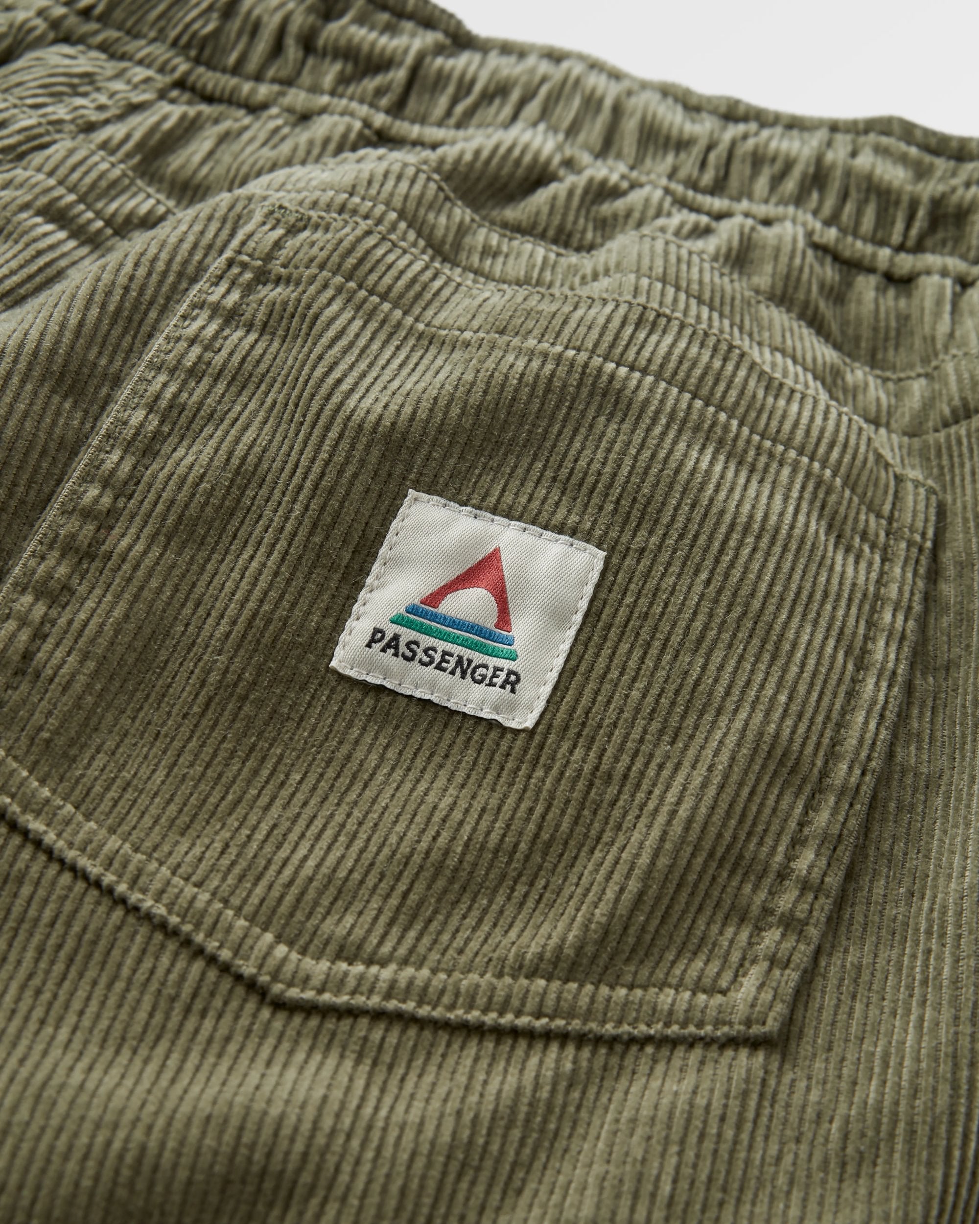 Drifter Cord Shorts Staubiges Oliv – Passenger