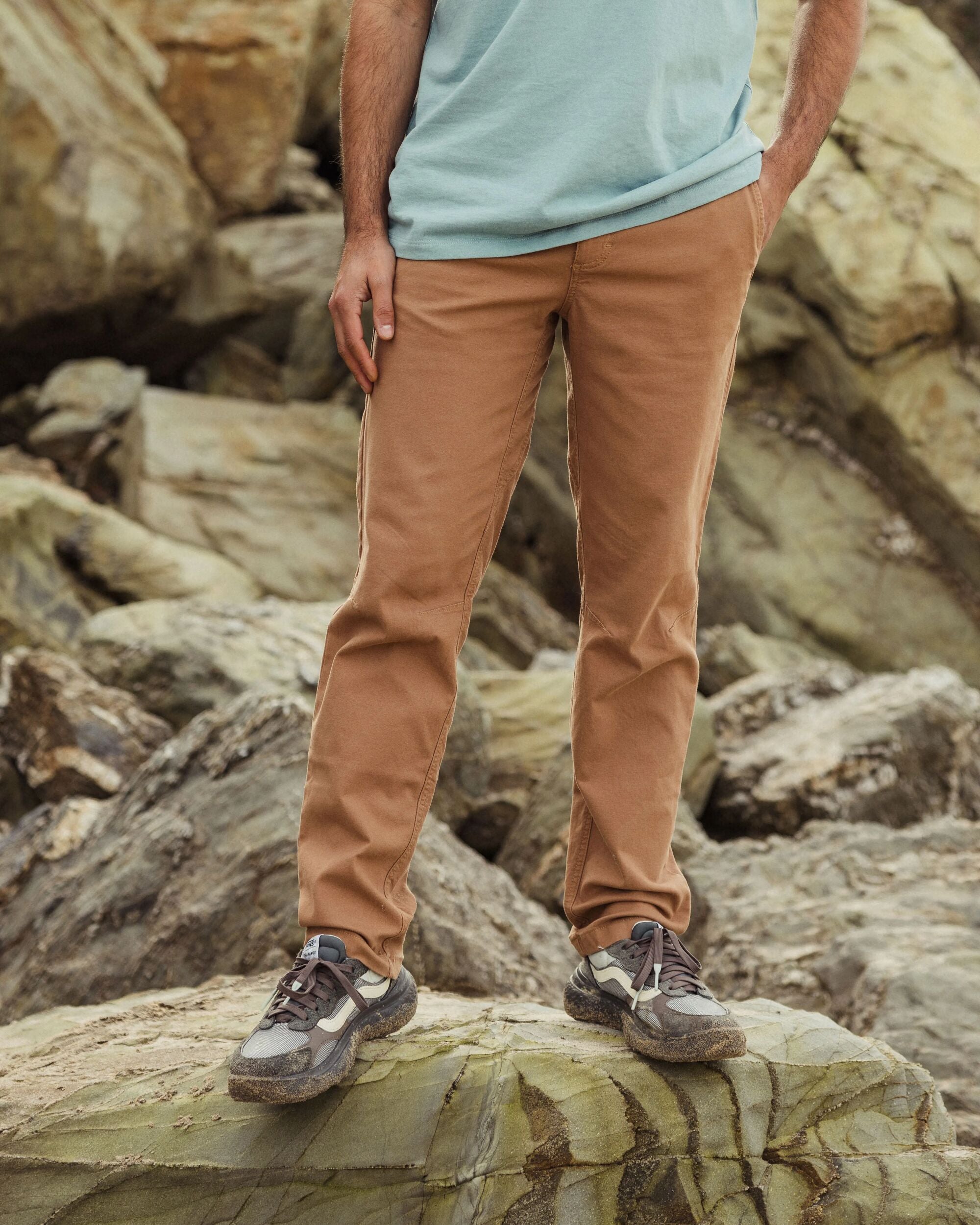 Horizon Comfort Chino - Toffee - Lifestyle