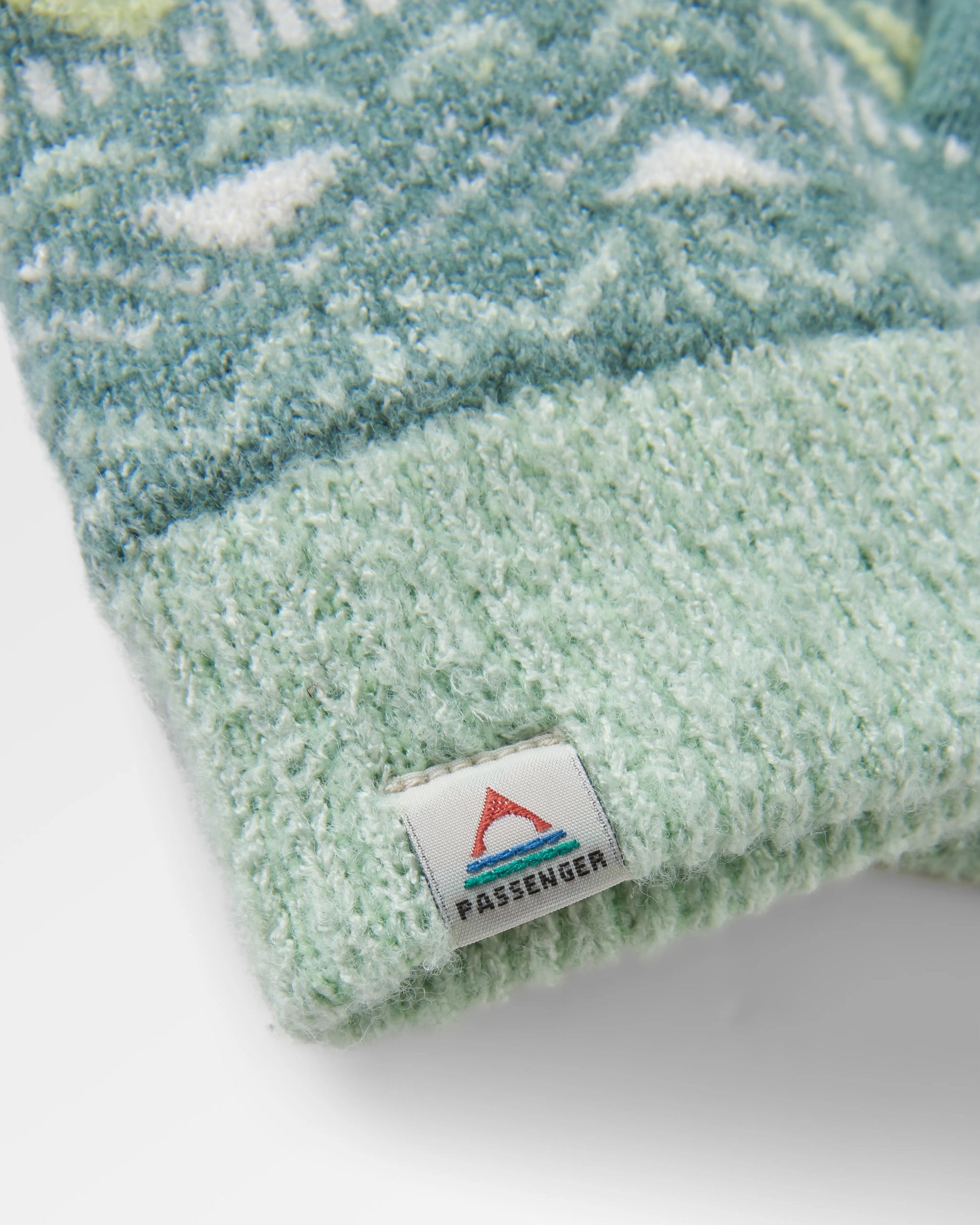 Nettle Recycled Knitted Gloves - Arctic - Flatlay