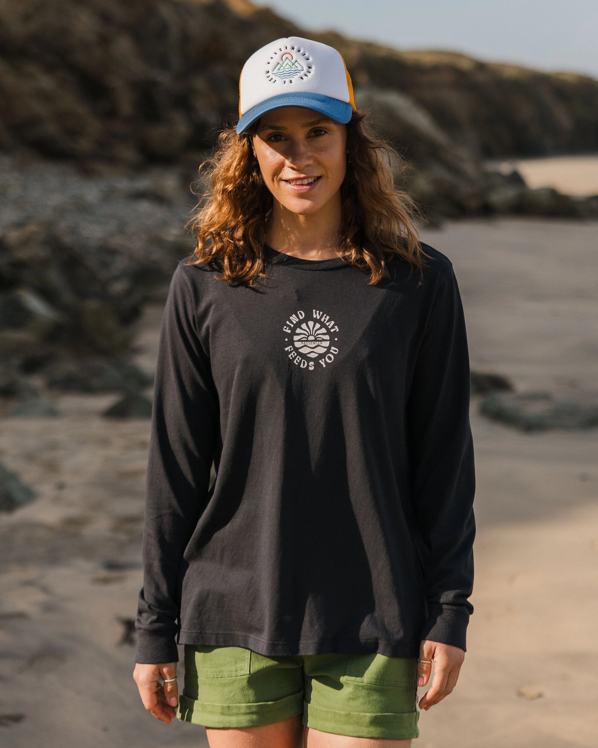 Discovery Recycled Cotton LS T-Shirt - Black - Lifestyle