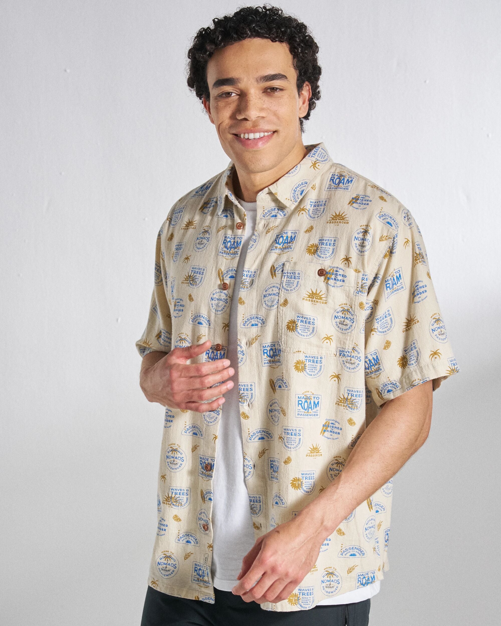 Chill Textured Short Sleeve Shirt - Badge Birch - Studio Model