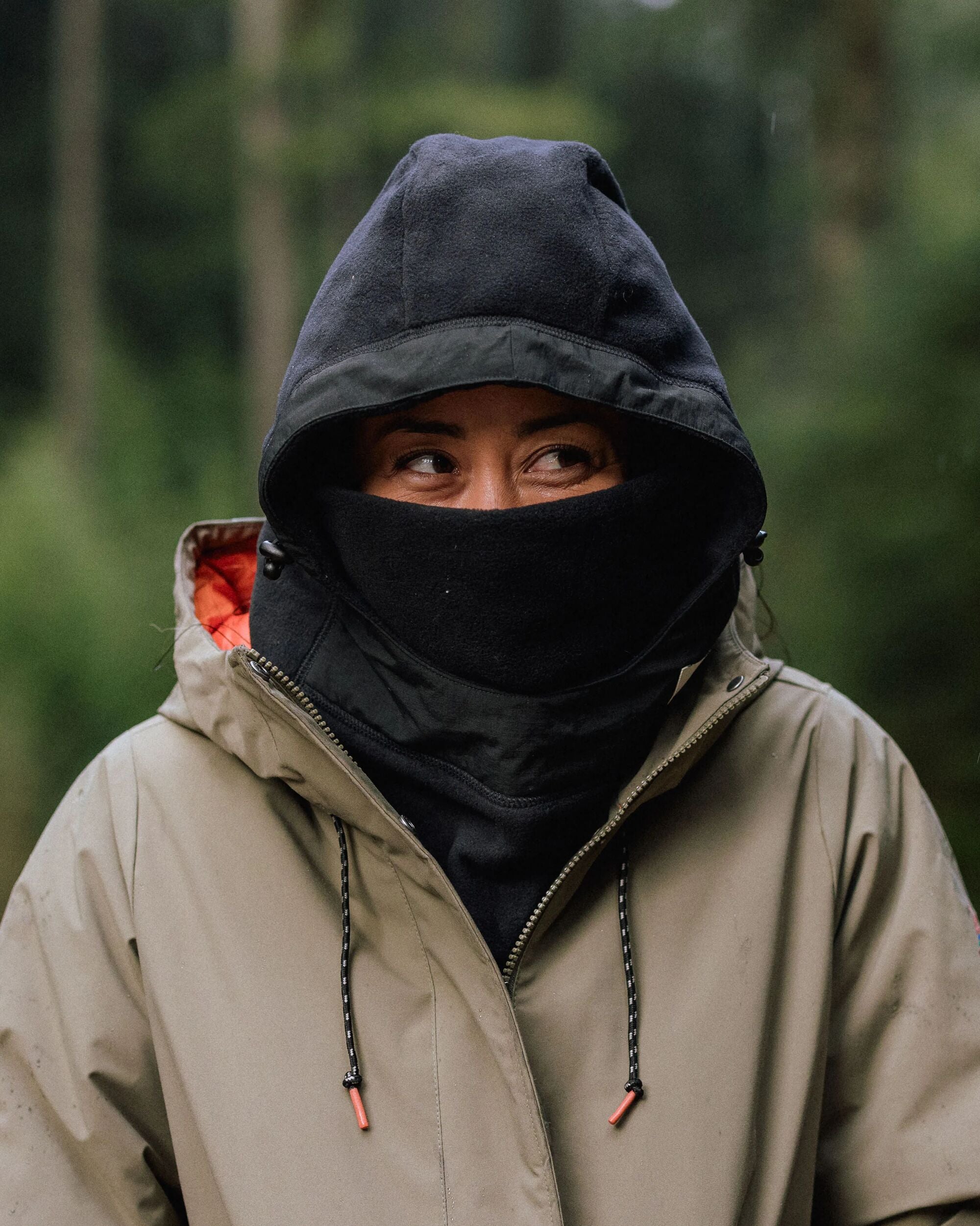 Snow Lodge Polartec® Hood - Black - Lifestyle - Female