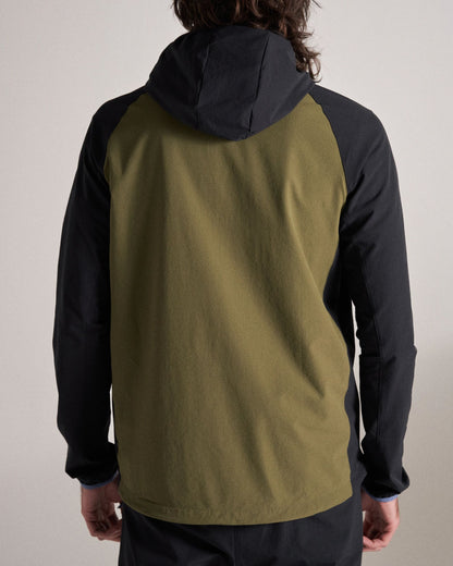 Roamer Light Recycled Softshell Jacket - Black/Khaki - Studio Model