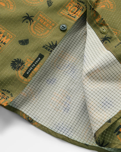 365 Active Shirt - Badge Khaki - Flatlay