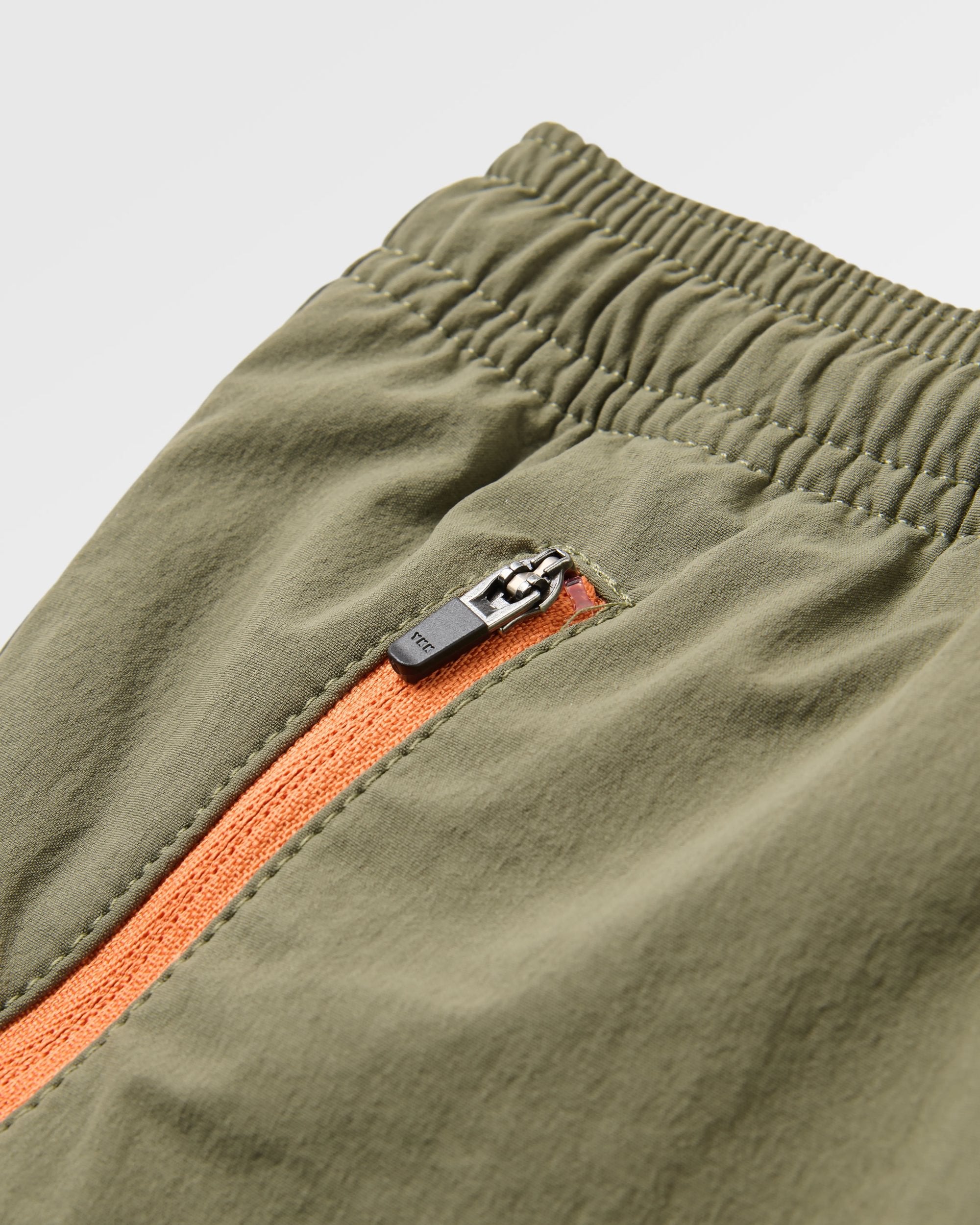 Flaris Longer Line Short - Dusty Olive - Flatlay