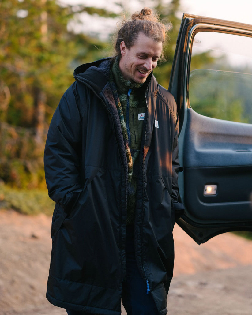 Tempest Recycled Waterproof Changing Robe Black – Passenger