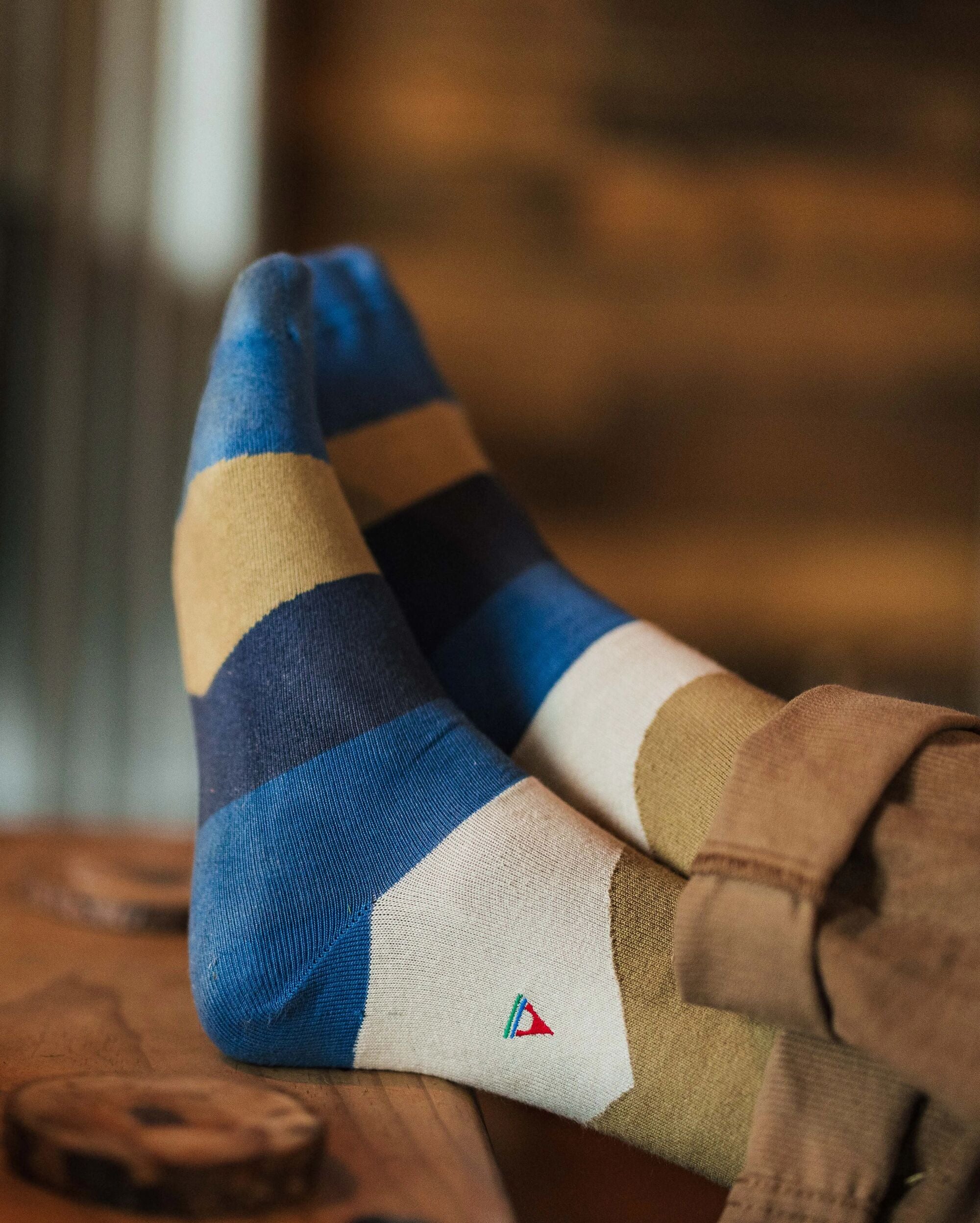 Panorama Organic Midweight Crew Socks - Scenic Toffee - Lifestyle