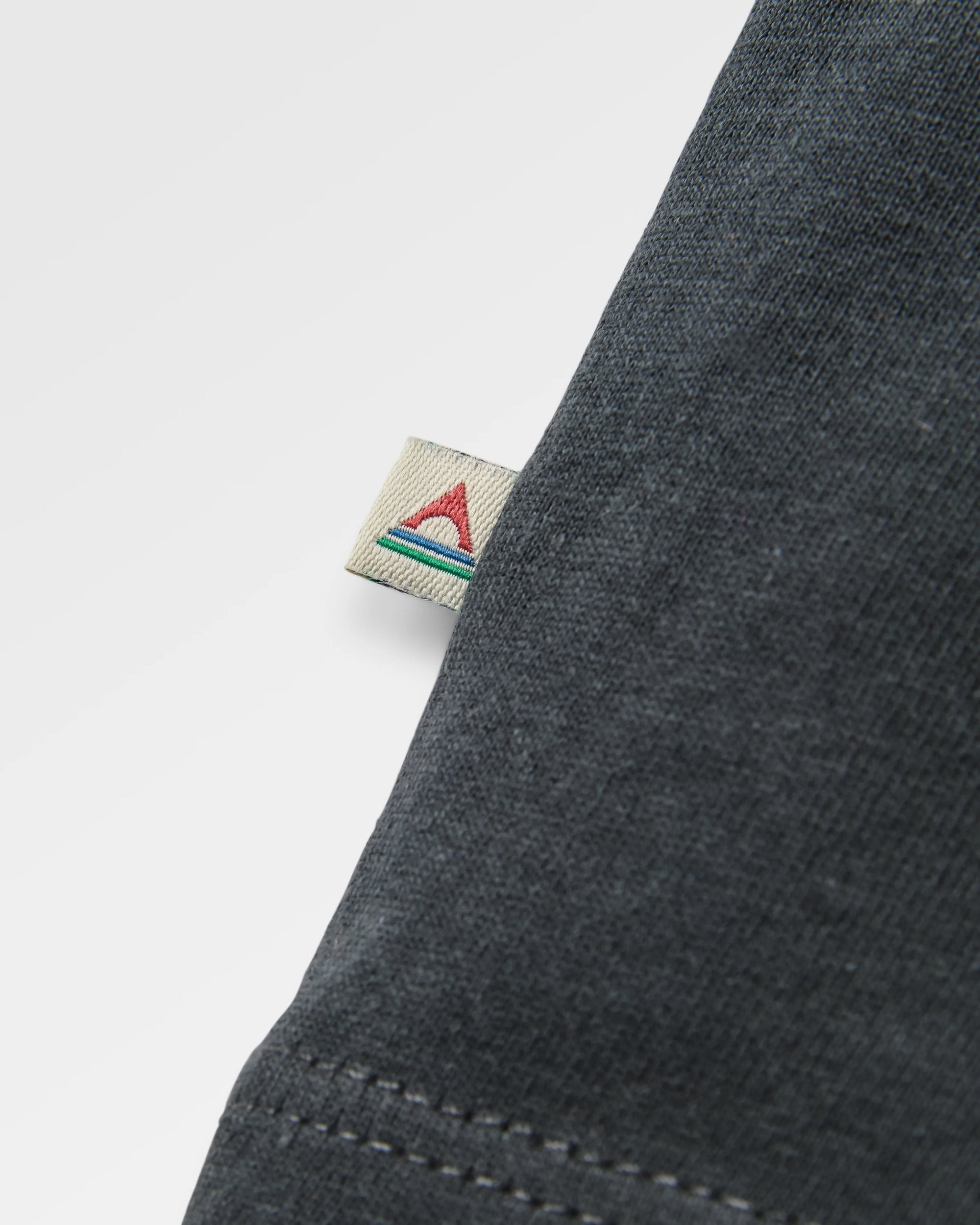 Explore T-shirt - Black - Flatlay