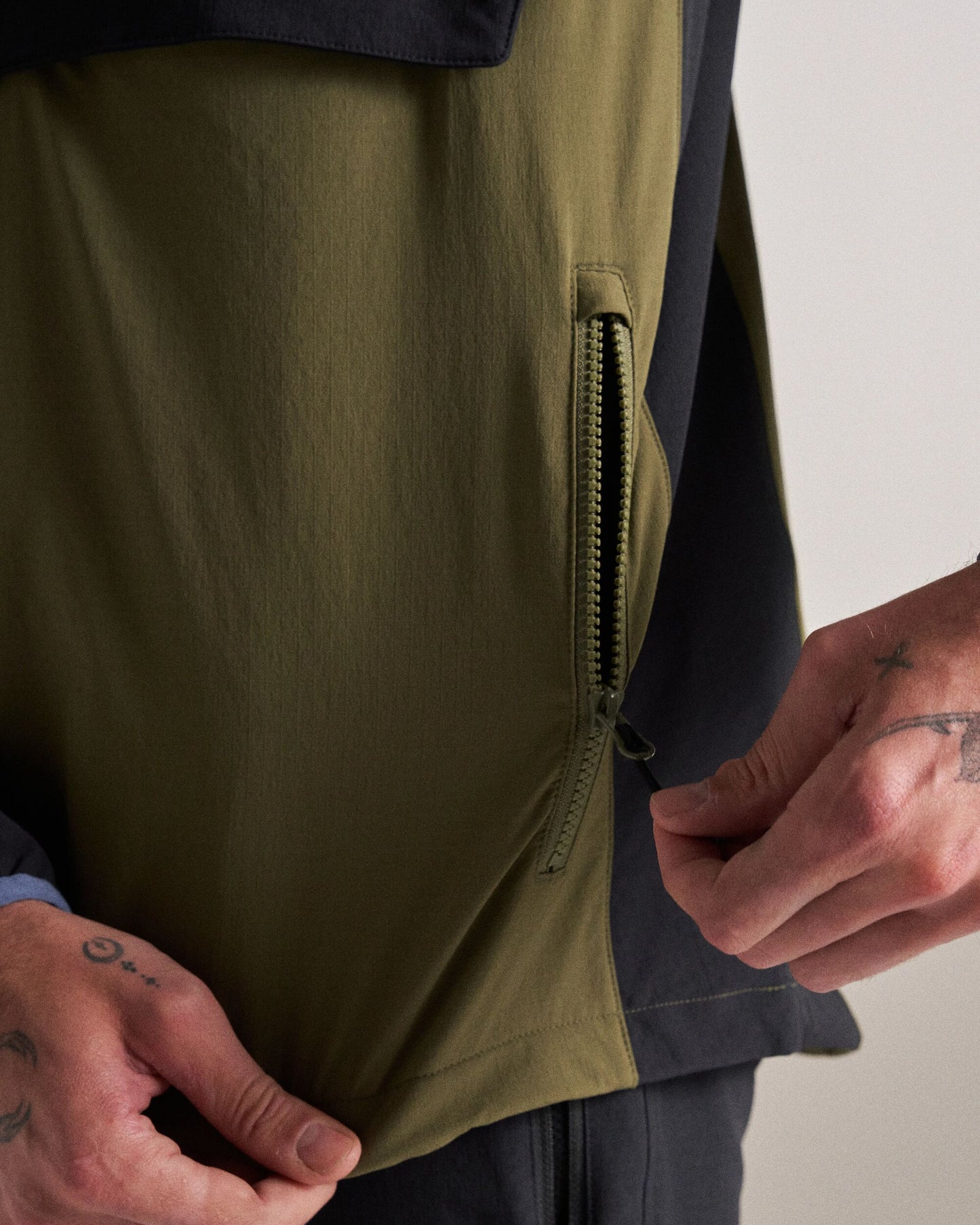 Roamer Light Recycled Softshell Jacket - Black/Khaki - Studio Model