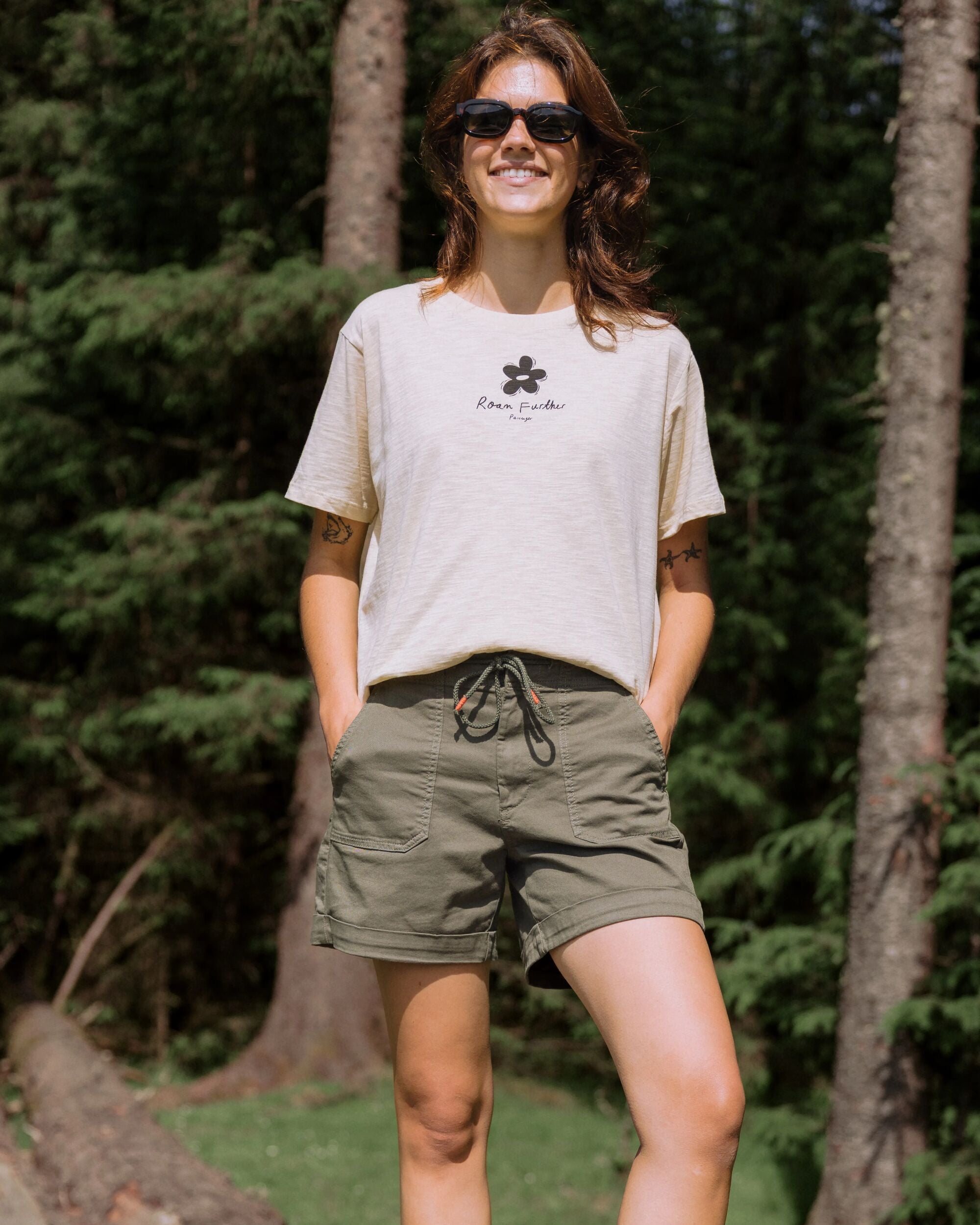 Carriso Short - Dusty Olive - Lifestyle