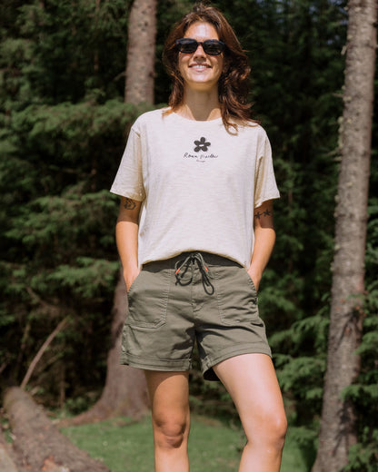 Carriso Short - Dusty Olive - Lifestyle