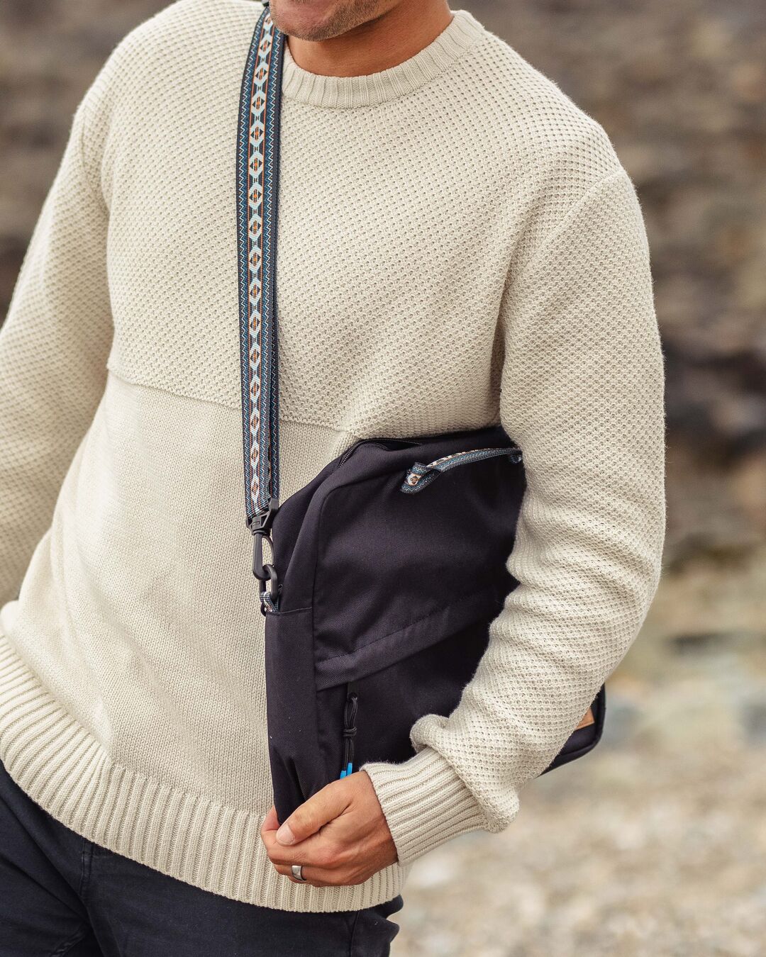 Male_Recycled Messenger Bag - Black