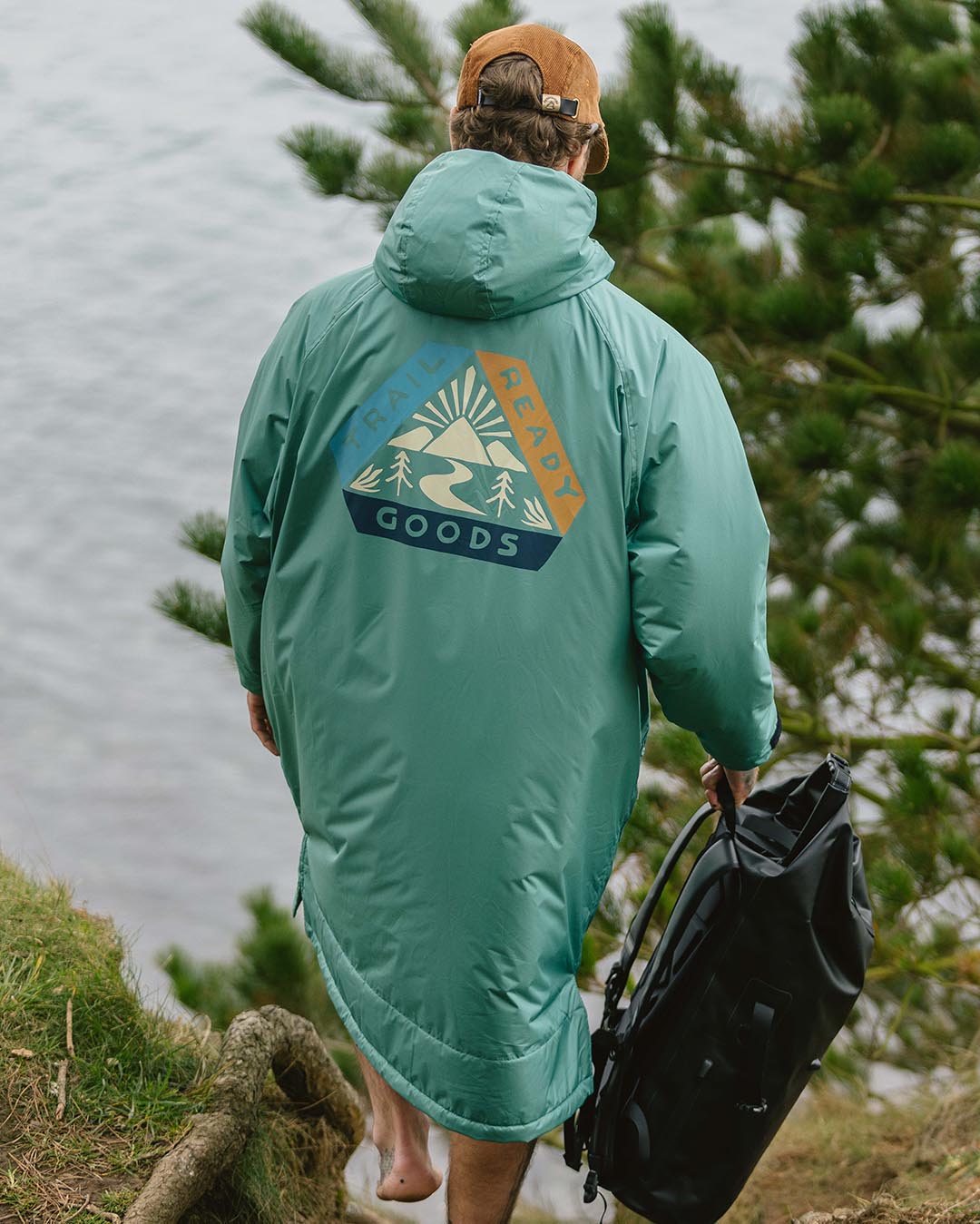 Male_Waves Sherpa Lined Recycled Changing Robe - Deep Sea